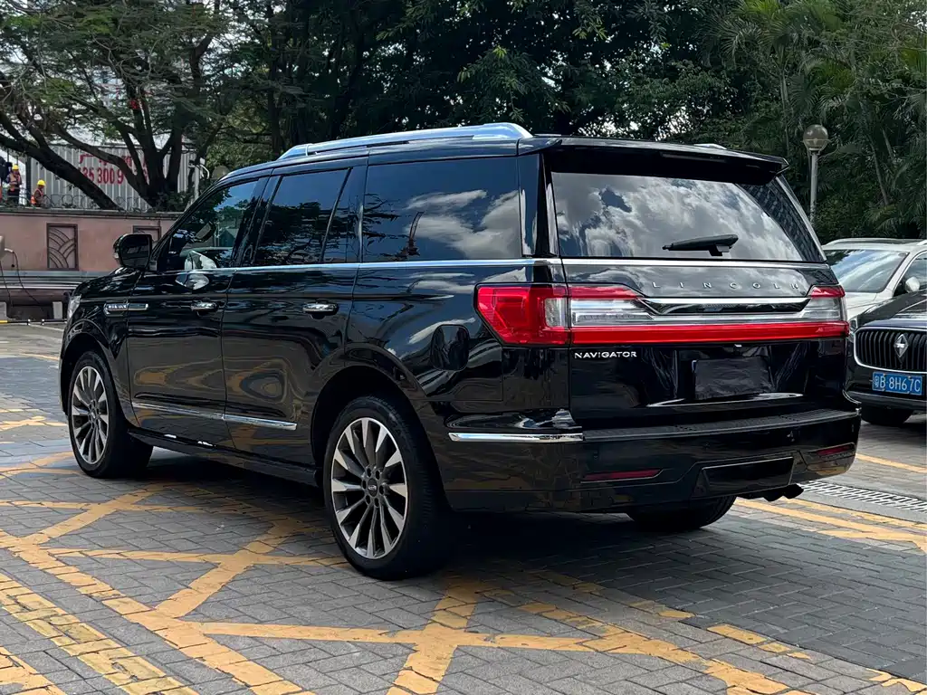 Lincoln Navigator 2019 — фото 25