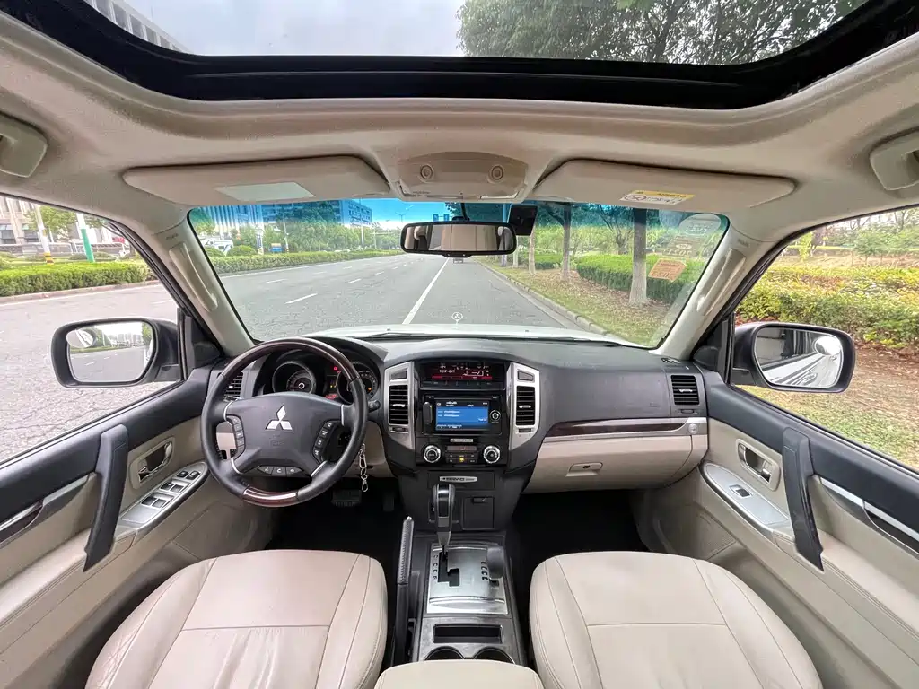 Mitsubishi Pajero 2019 — фото 10