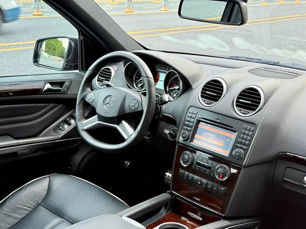 Mercedes-Benz M-Class 2011 — фото 12