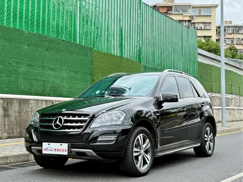 Mercedes-Benz M-Class 2011 — фото 1