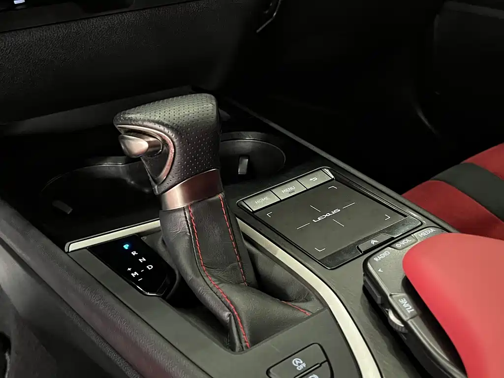 Lexus UX 2019 — фото 12