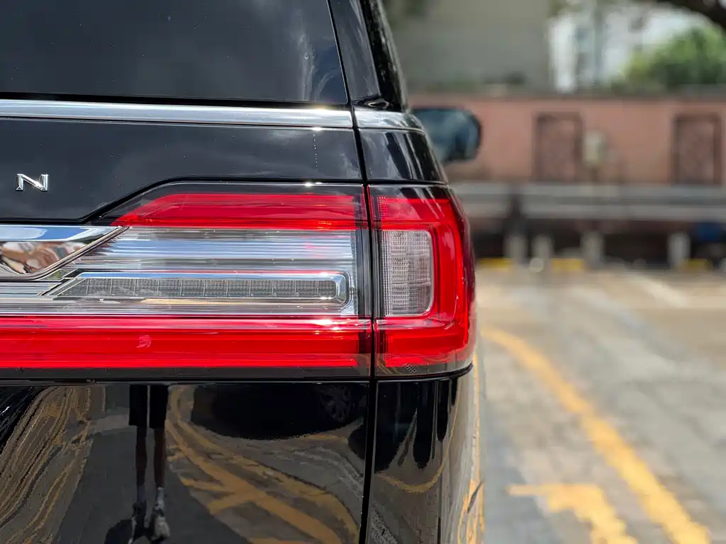 Lincoln Navigator 2019 — фото 24