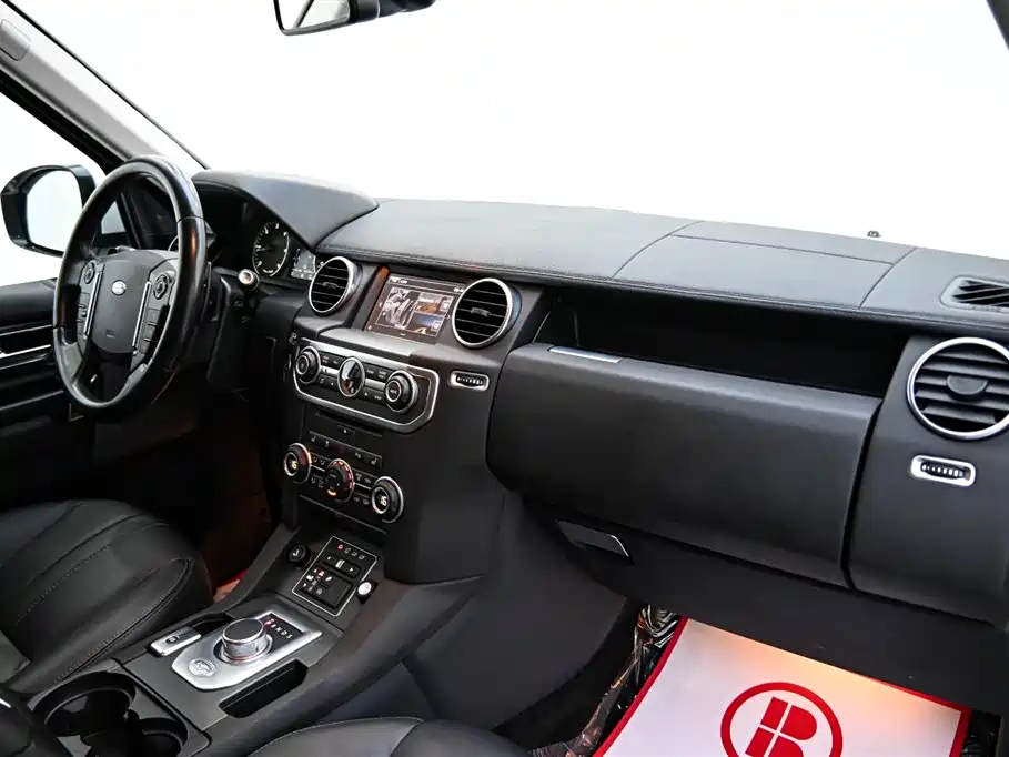 Land Rover Discovery 2016 — фото 11