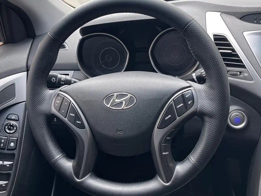 Hyundai Elantra Langdong 2016 — фото 13