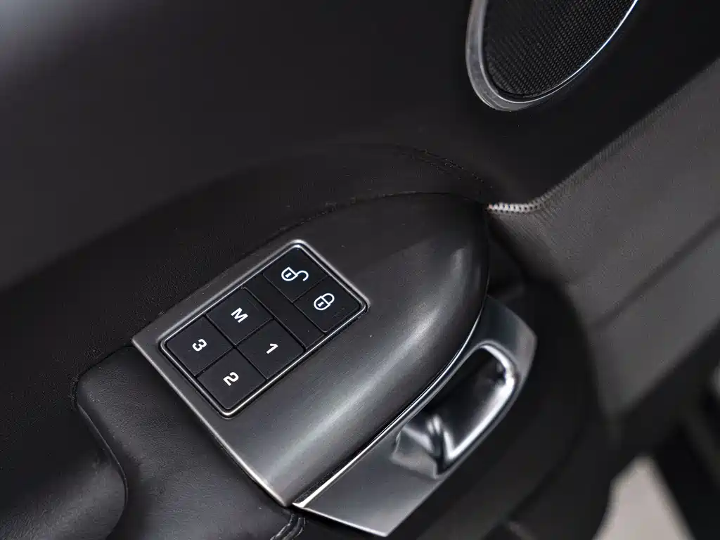 Land Rover Sport 2020 — фото 11
