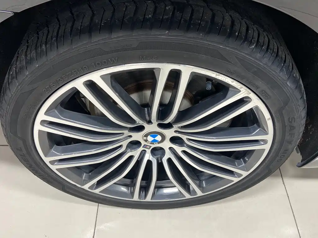 BMW 5 Series 2017 — фото 24