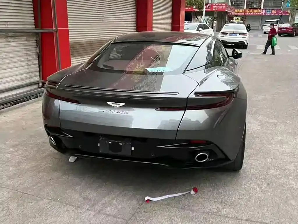 Aston Martin DB11 2018 — фото 2