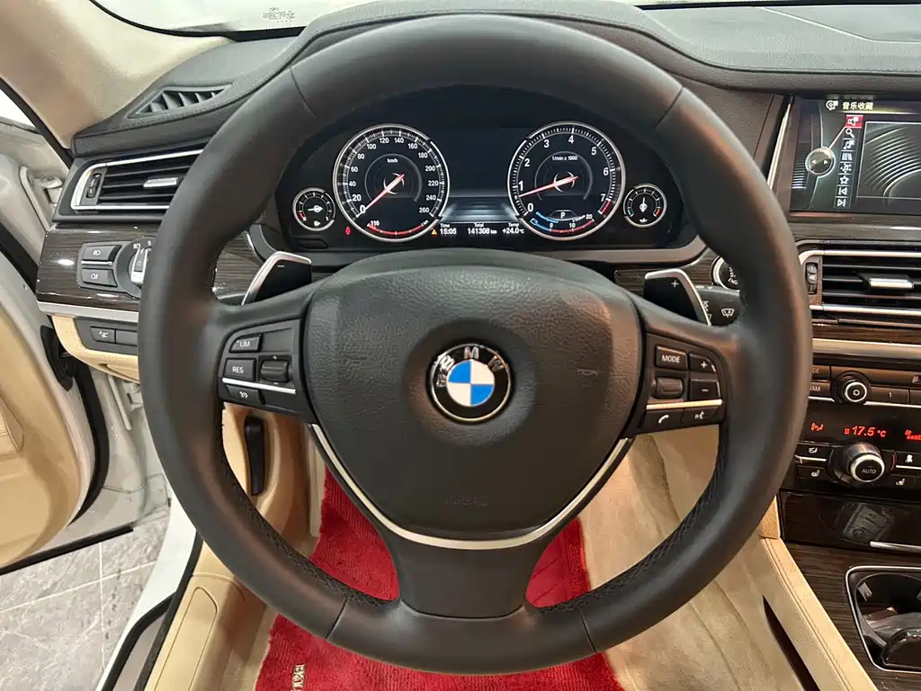BMW 7 Series 2015 — фото 13