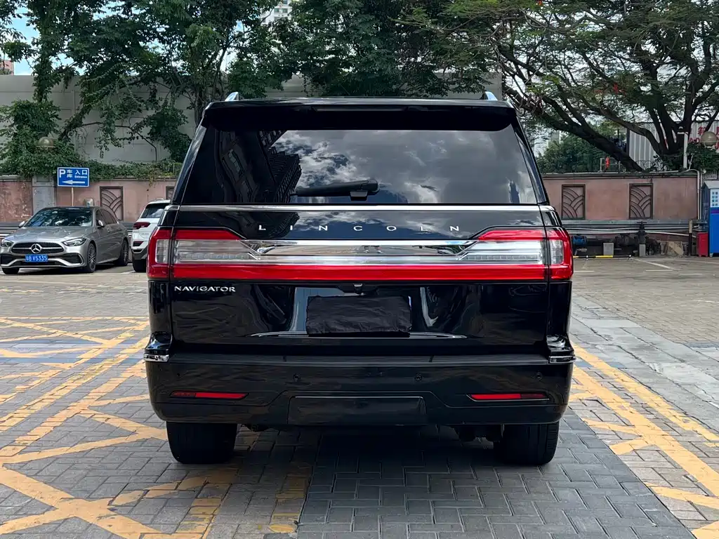 Lincoln Navigator 2019 — фото 26