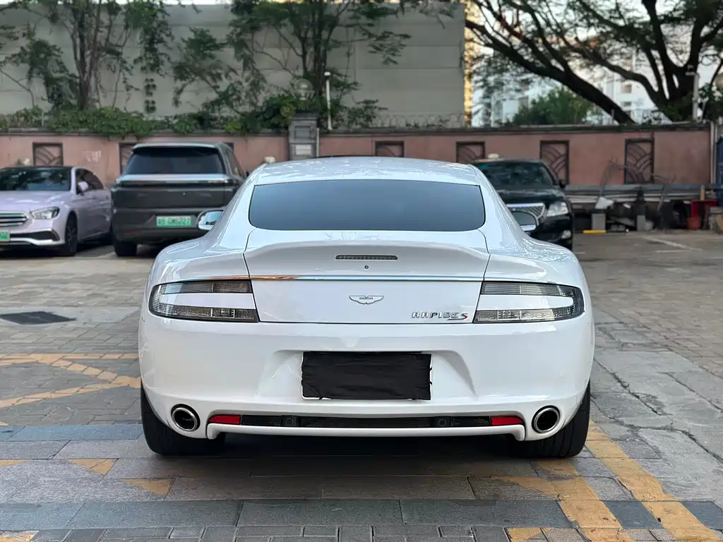 Aston Martin Rapide 2016 — фото 22