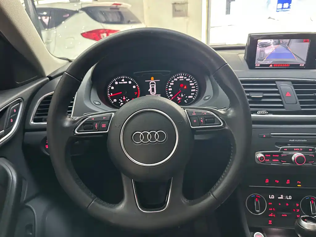 Audi Q3 2016 — фото 13