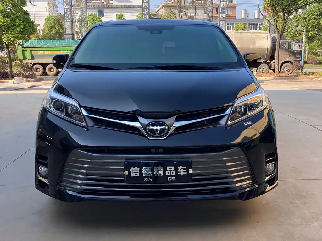 Toyota Sienna 2019 — фото 1
