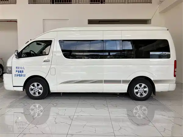 Toyota HIACE 2011