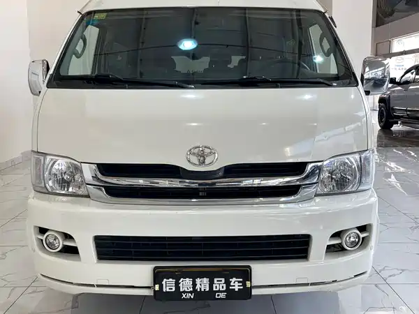 Toyota HIACE 2011