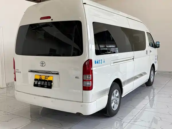 Toyota HIACE 2011