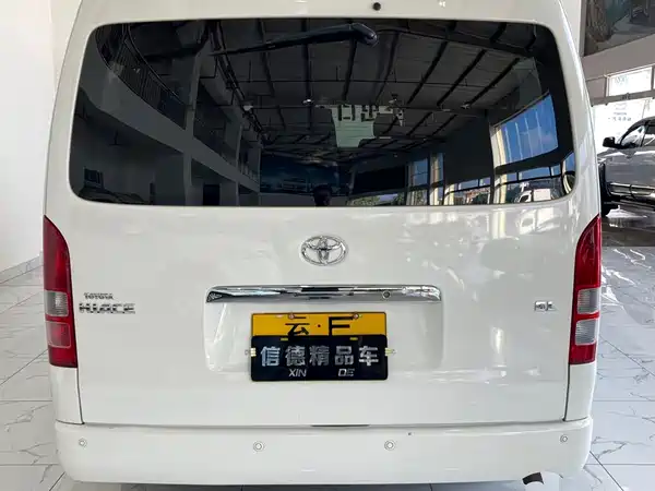 Toyota HIACE 2011