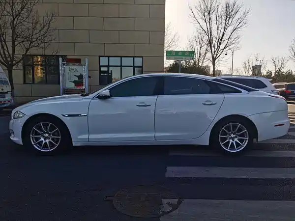 Jaguar XJ 2011