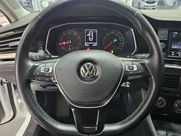 Volkswagen Sagitar 2019