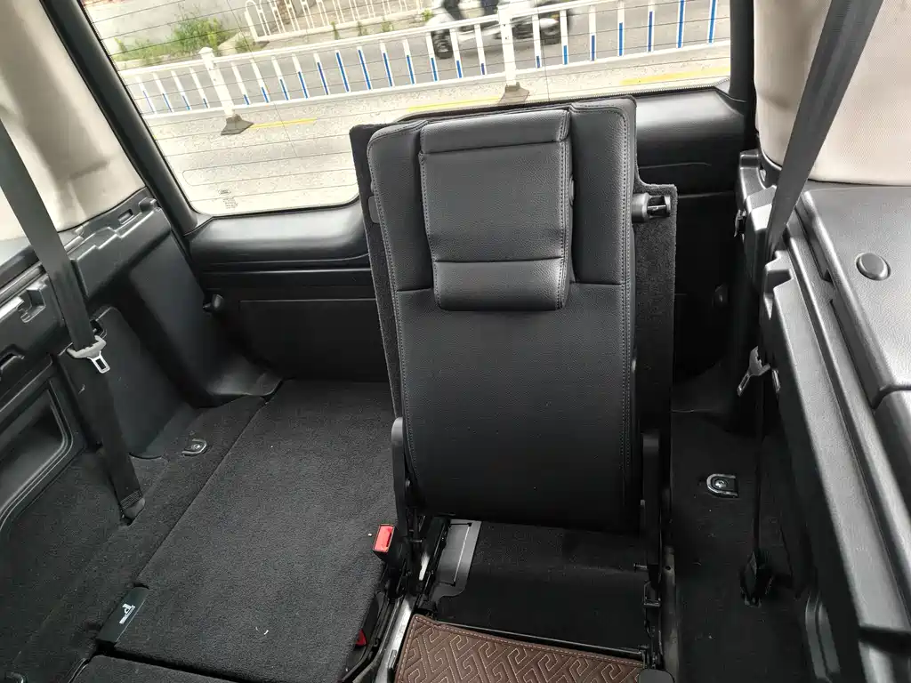 Land Rover Discovery 2015 — фото 12