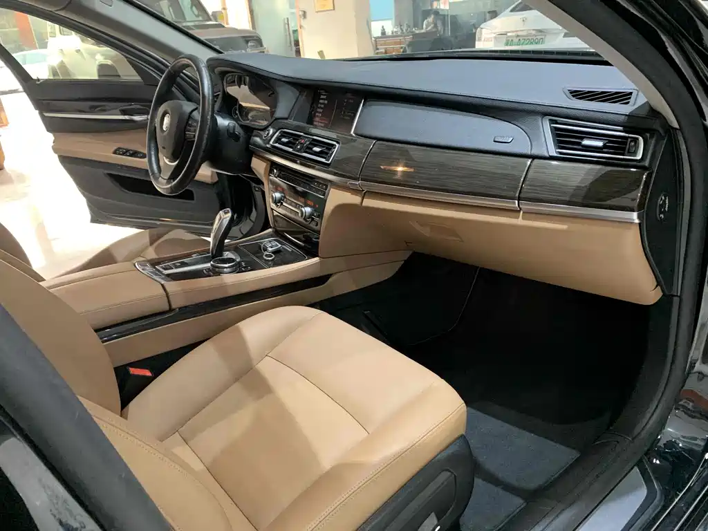BMW 7 Series 2014 — фото 13