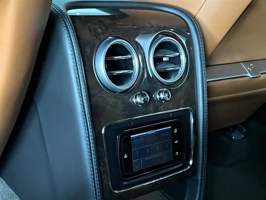 Bentley Flying Spur 2014 — фото 29