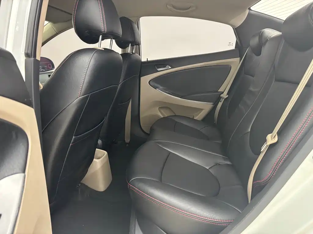 Hyundai Verna 2015 — фото 14