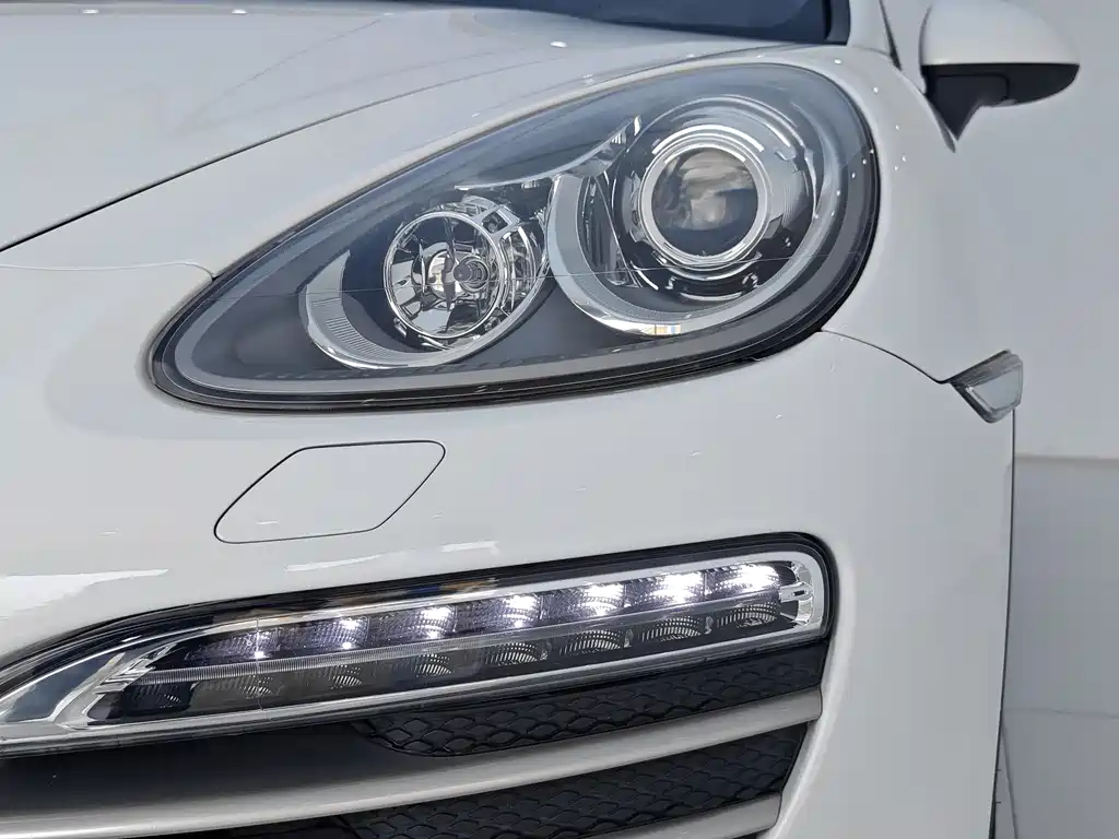 Porsche Cayenne 2015 — фото 28
