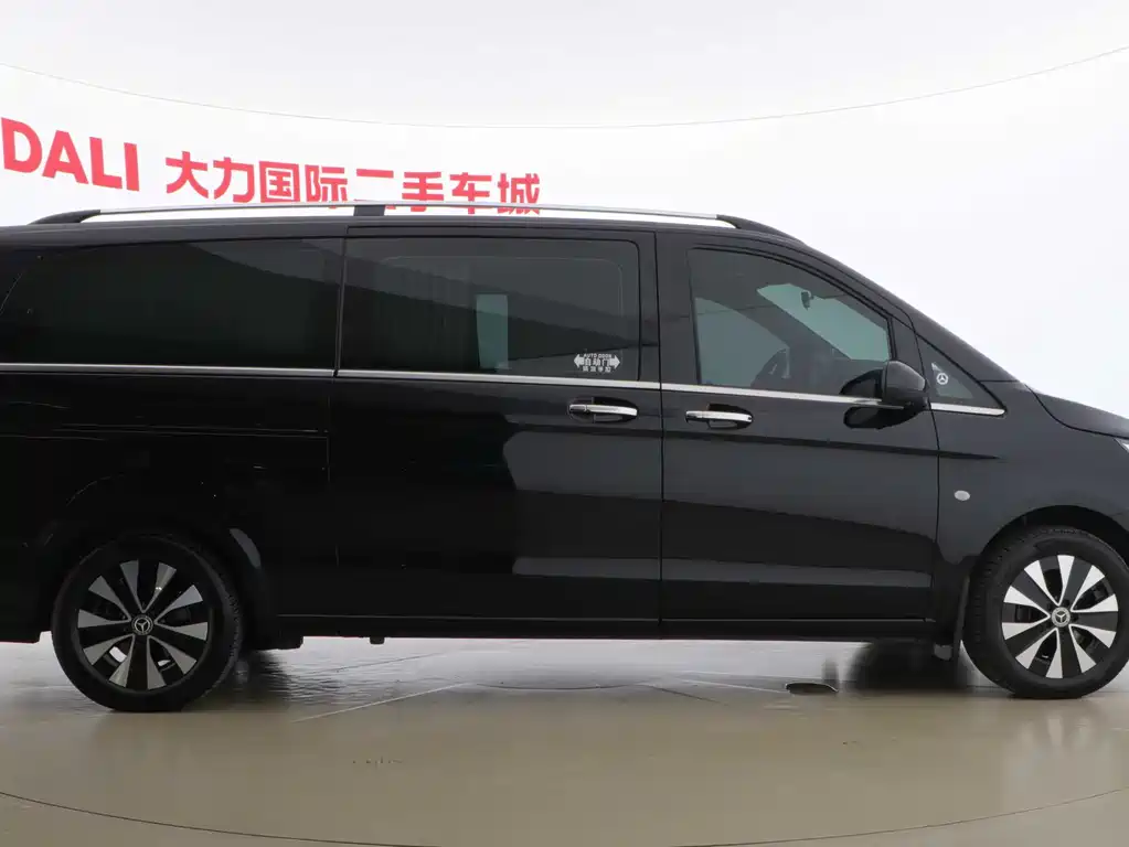 Mercedes-Benz Vito 2023 — фото 4
