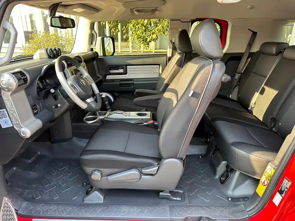Toyota FJ Cruiser 2017 — фото 8