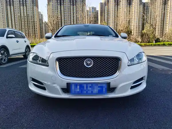 Jaguar XJ 2011