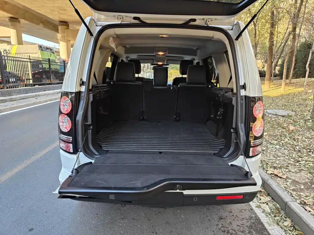 Land Rover Discovery 2016 — фото 11