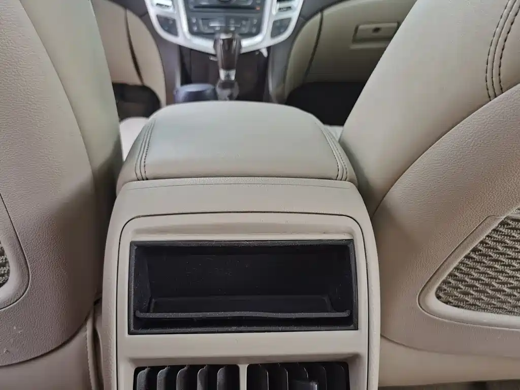 Cadillac SRX 2011 — фото 28