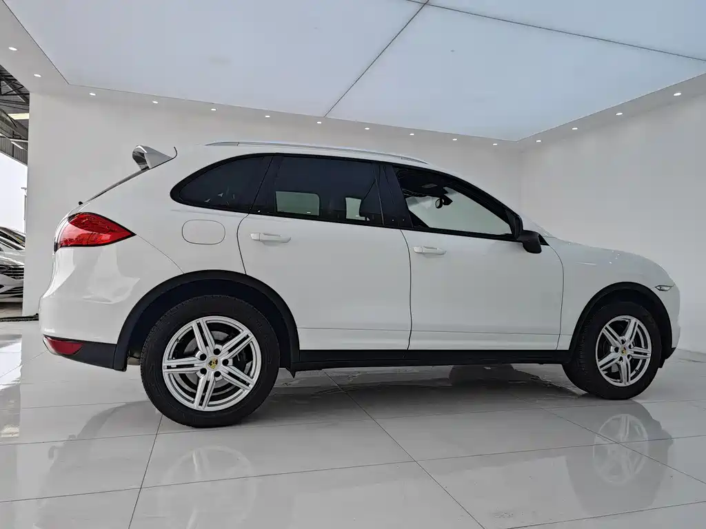 Porsche Cayenne 2015 — фото 23