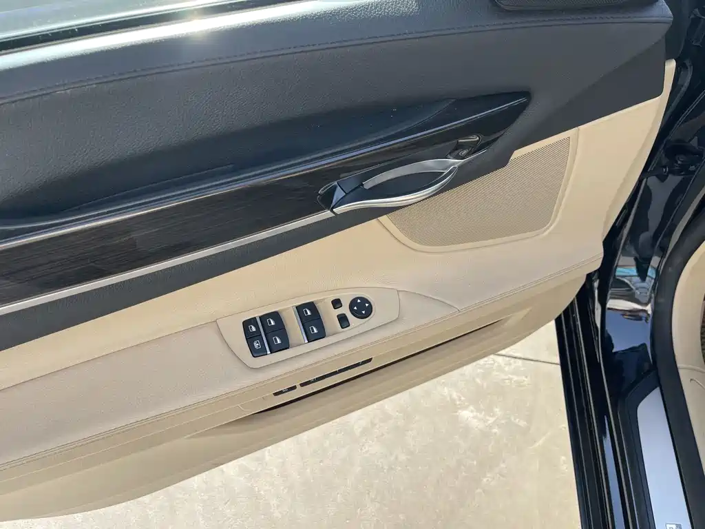 BMW 7 Series 2014 — фото 15