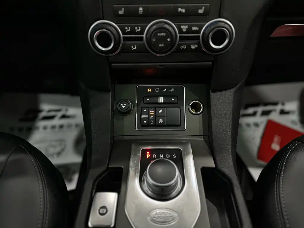 Land Rover Discovery 2015 — фото 13