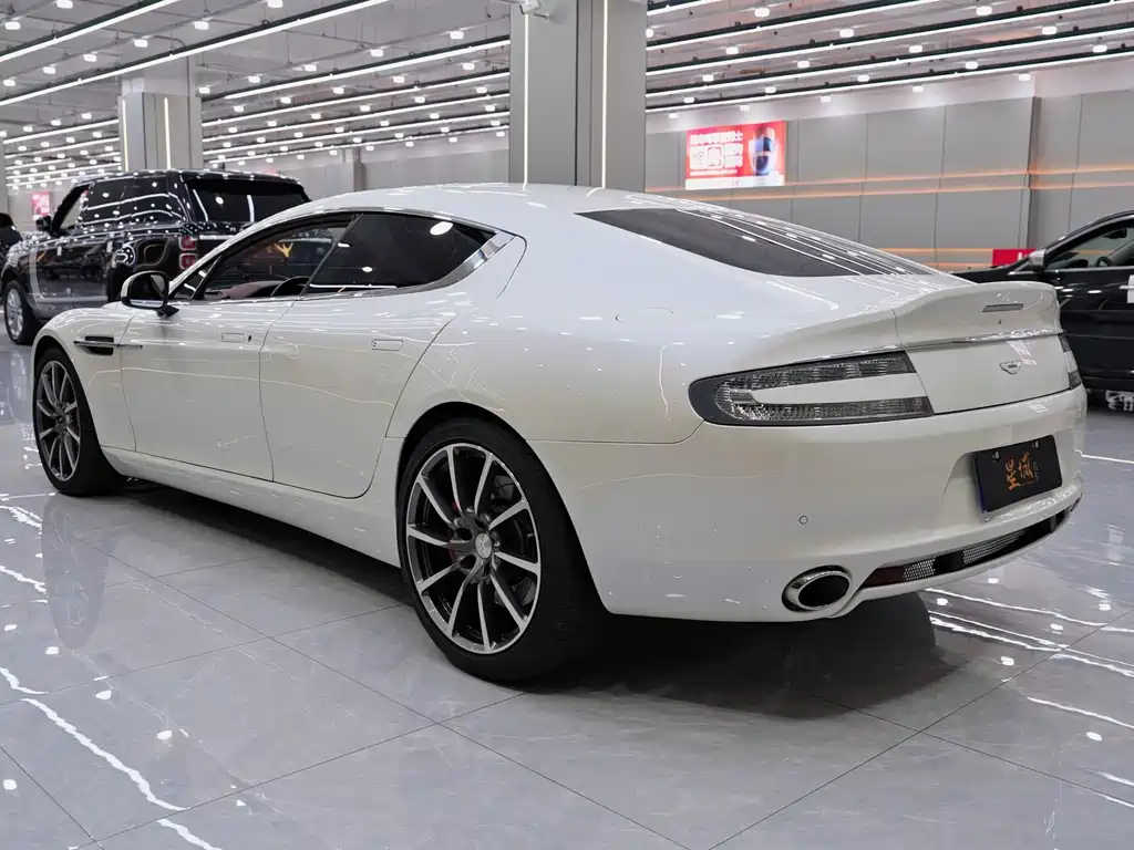 Aston Martin Rapide 2017 — фото 14