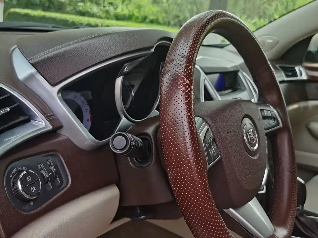 Cadillac SRX 2011 — фото 14