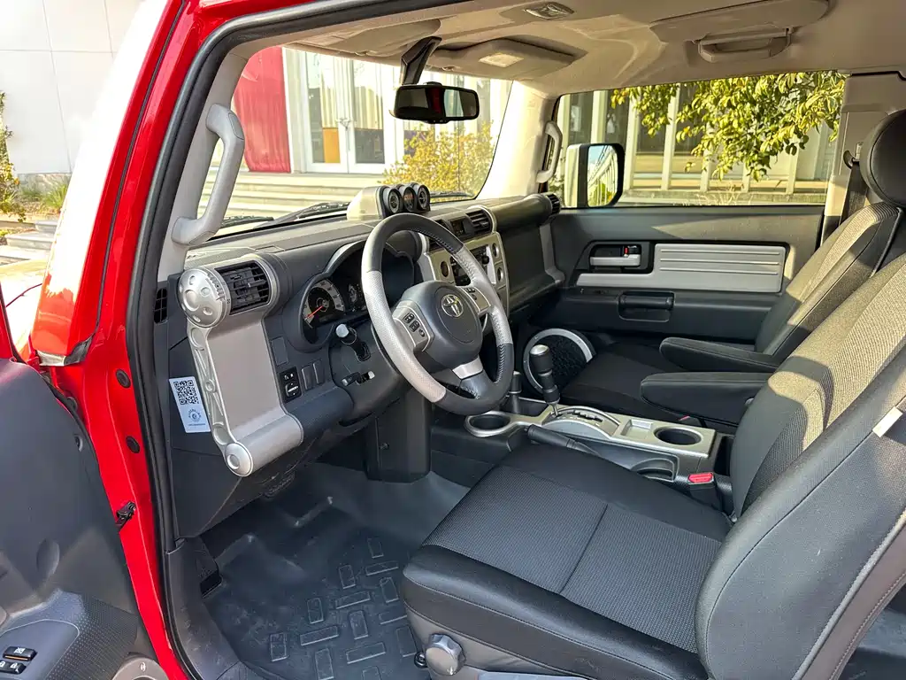 Toyota FJ Cruiser 2017 — фото 7