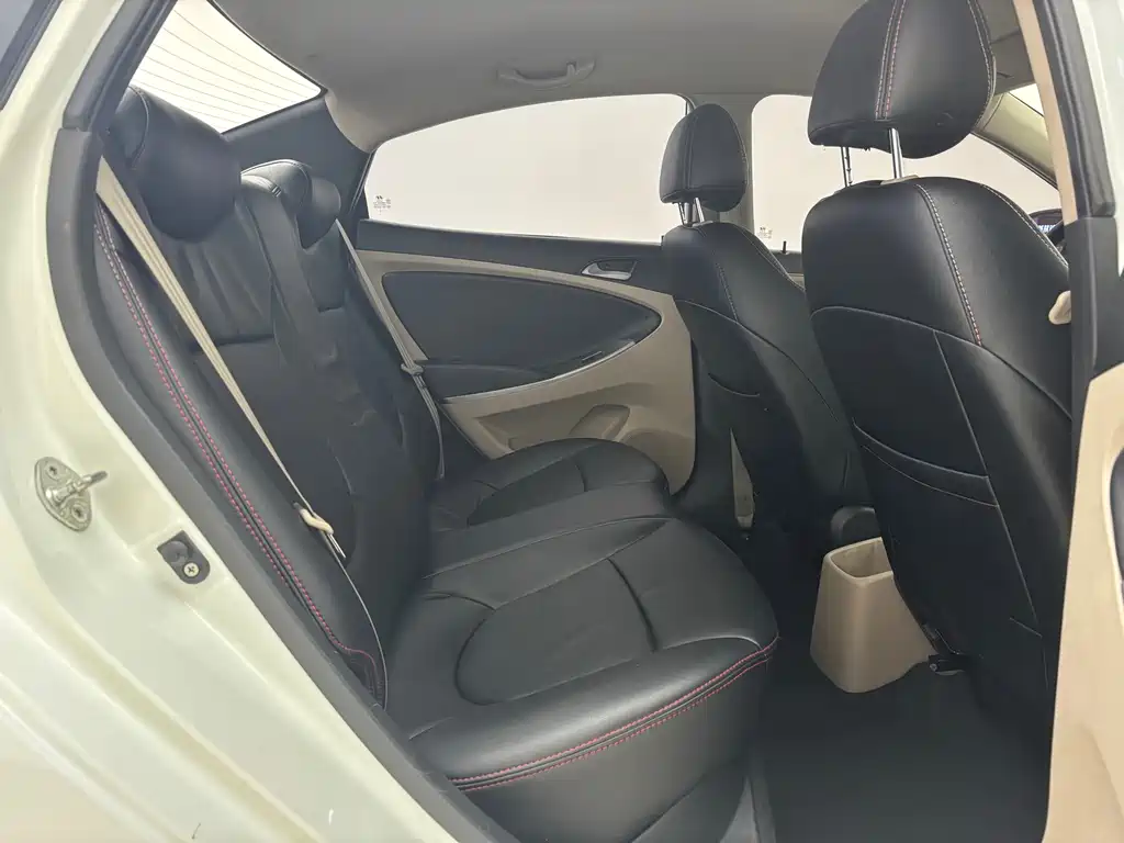Hyundai Verna 2015 — фото 15