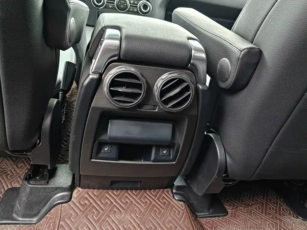 Land Rover Discovery 2015 — фото 11