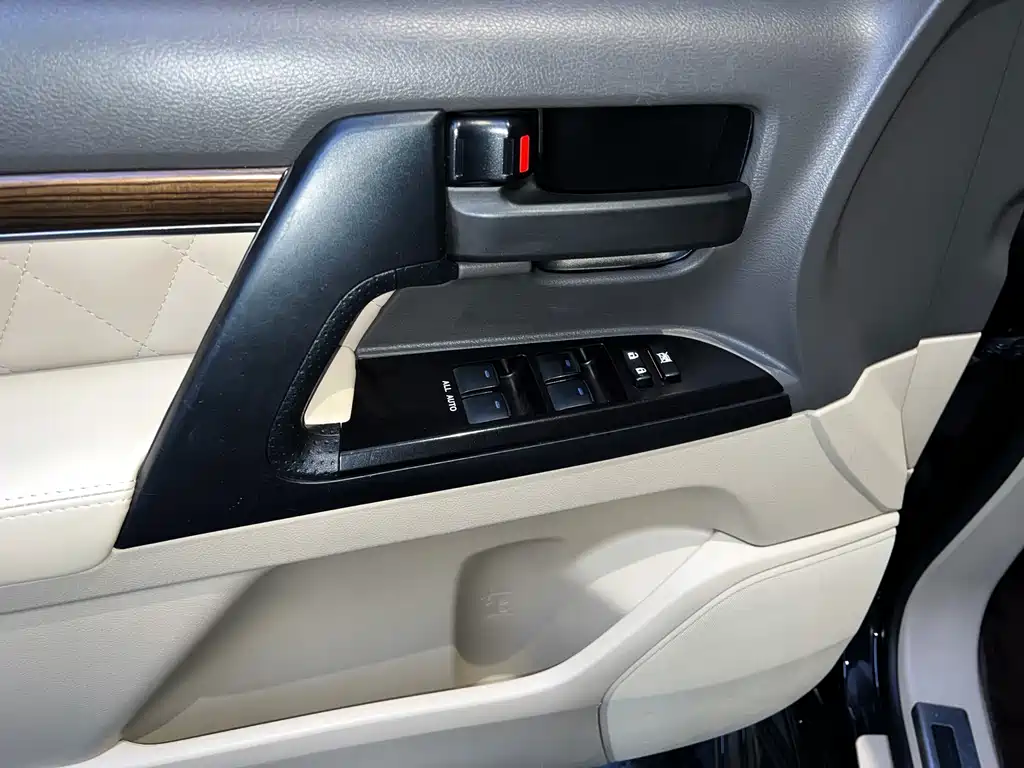 Toyota Land Cruiser 2019 — фото 10
