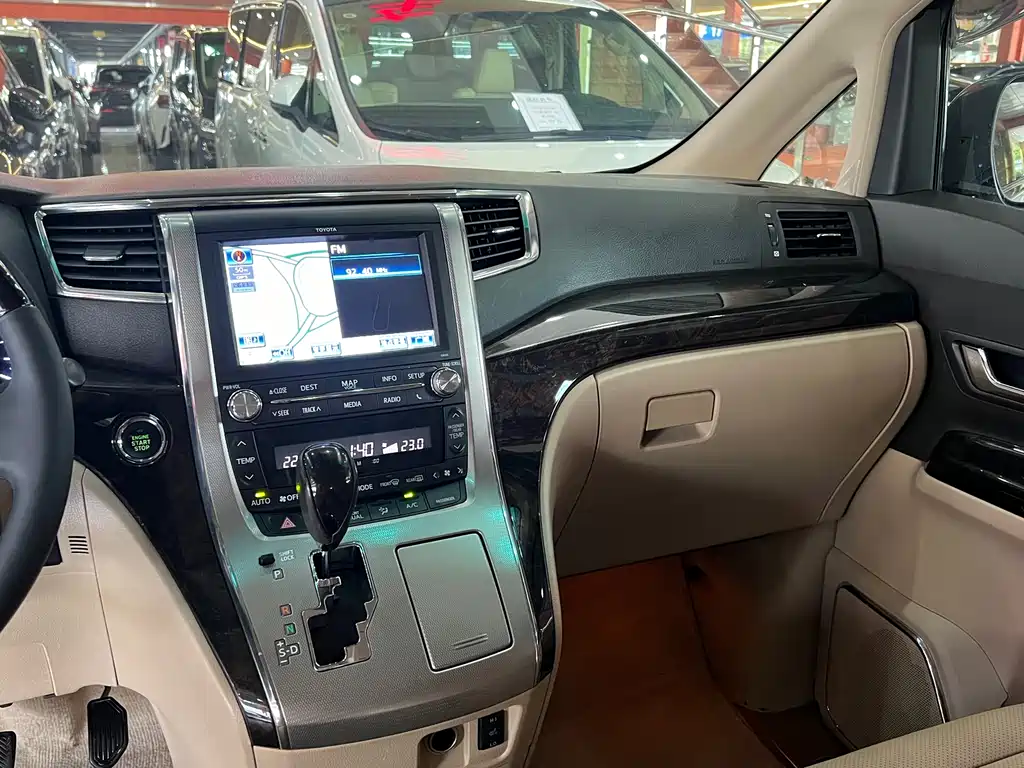 Toyota Alphard 2013 — фото 12