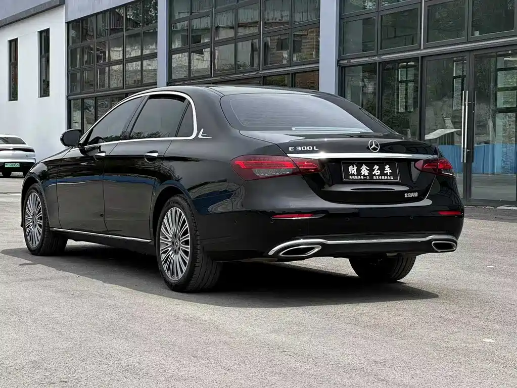 Mercedes-Benz E-Class 2023 — фото 18