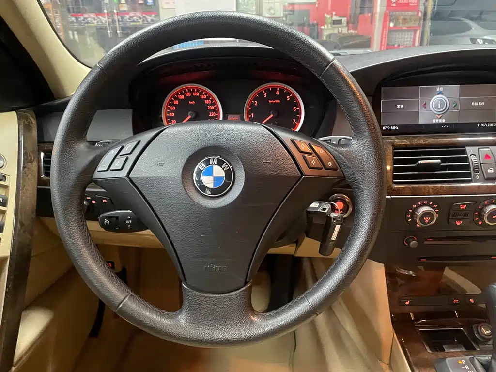 BMW 5 Series 2006 — фото 11