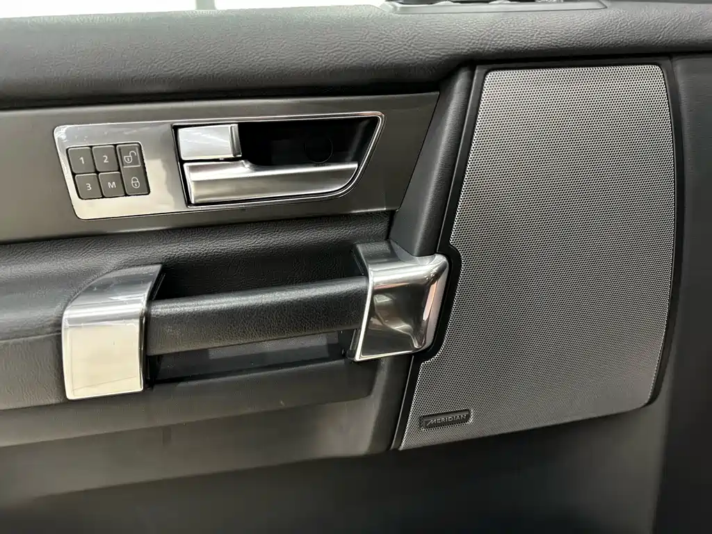 Land Rover Discovery 2015 — фото 16