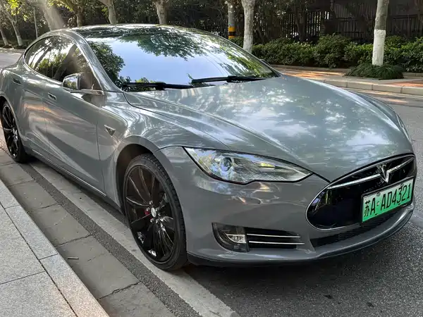 Tesla Model S 2014