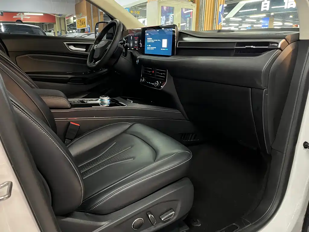 Ford Edge 2022 — фото 14