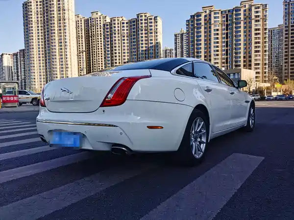 Jaguar XJ 2011
