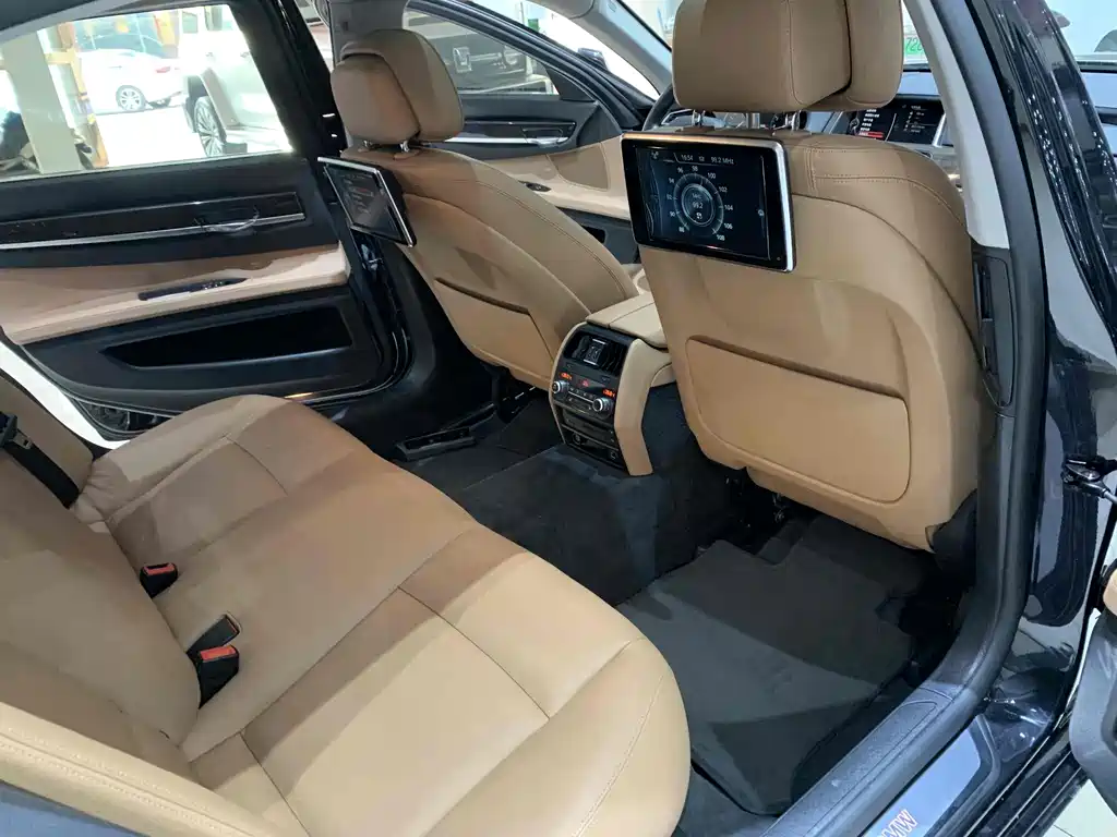 BMW 7 Series 2014 — фото 14