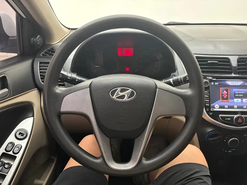 Hyundai Verna 2015 — фото 13